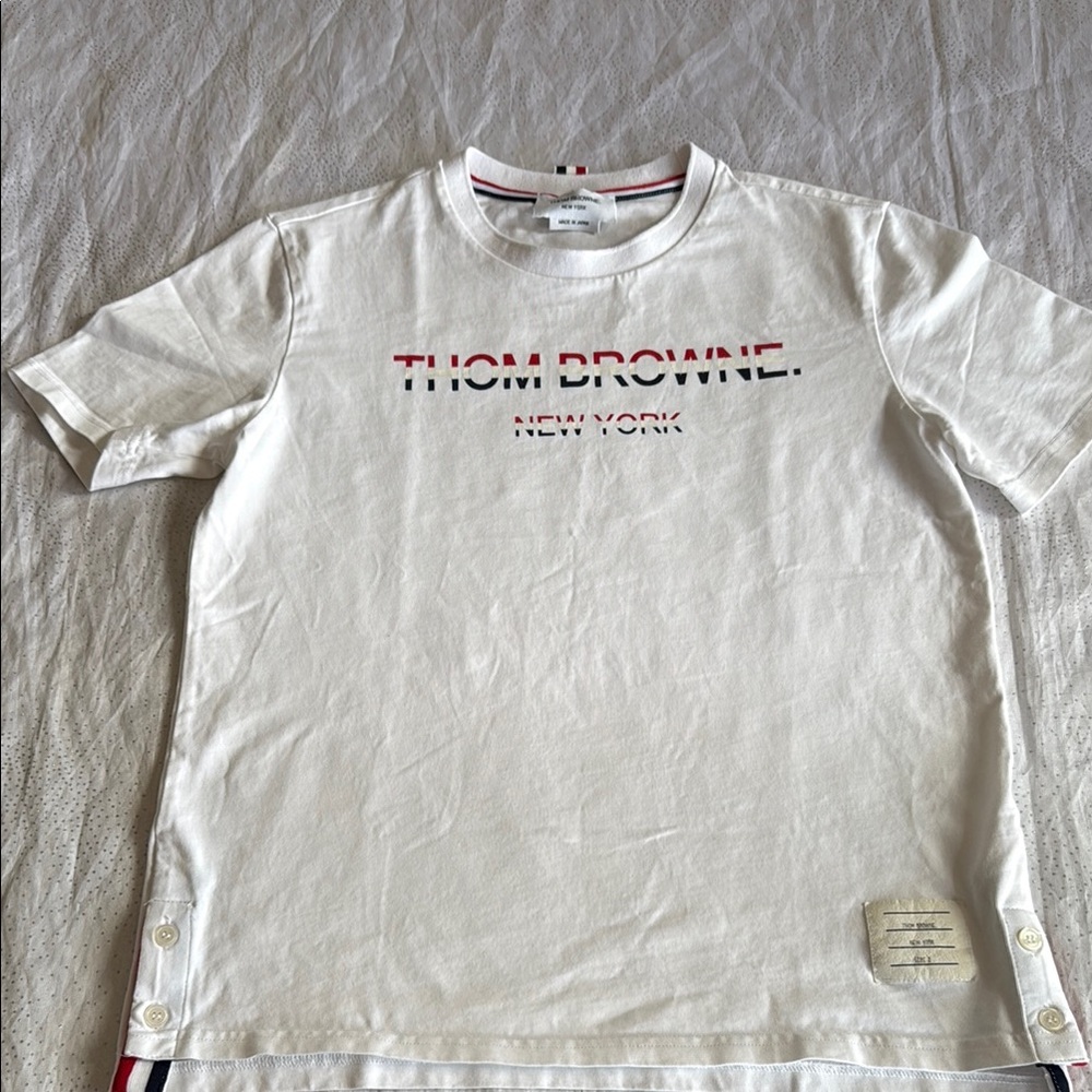 Thom Browne White Cotton Logo Short Sleeve T-Shirt with Red & Navy Accents